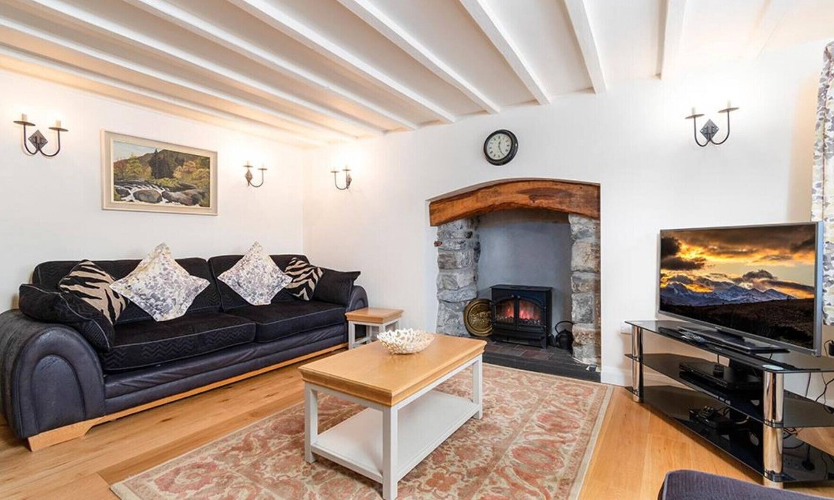 Llanrwst Cottage | Ty Canol Pont y Garth