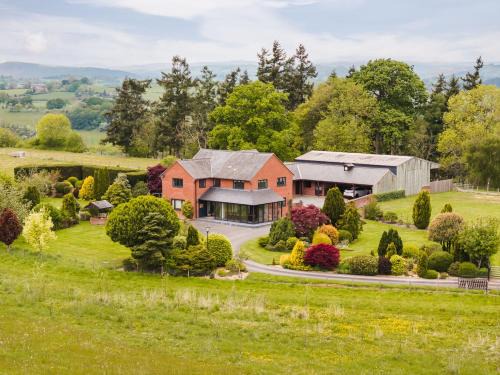 Cyfronydd House | Ty Cefn by Birch Stays