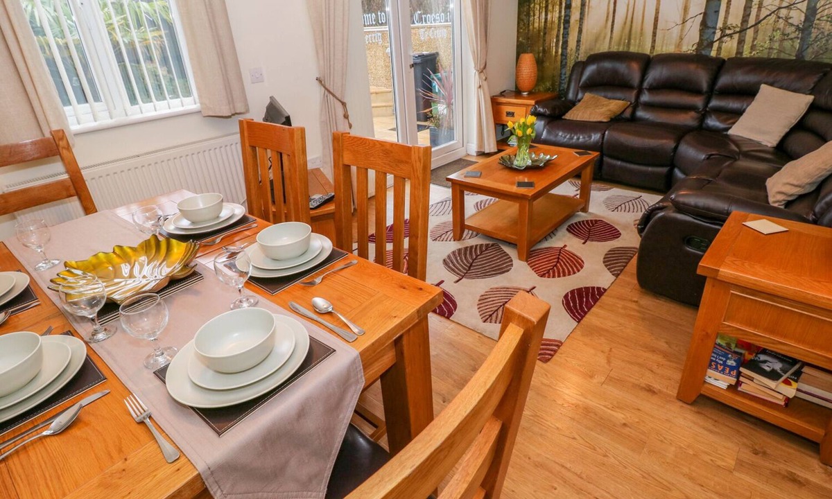 Ammanford House | Ty Cerrig