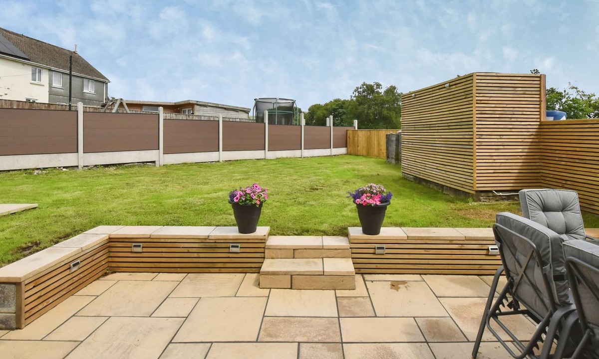 Margam Cottage | TY DRWS NESAF, pet friendly, with open fire in Cwmllynfell