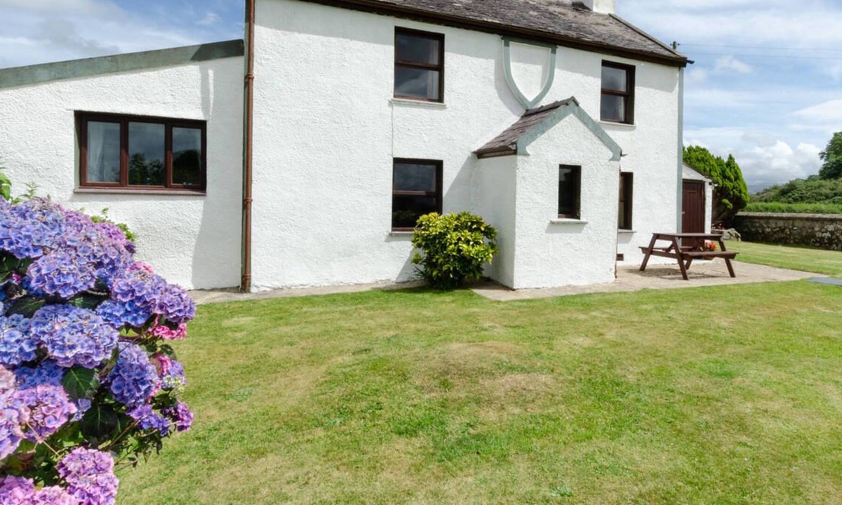 Llanfaglan House | Ty Eiddew in Caernarfon