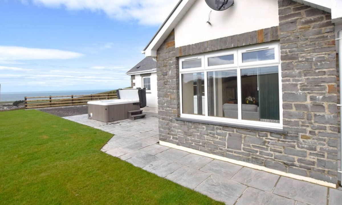 Llansantffraed House | Ty Jim in the beautiful Llanon