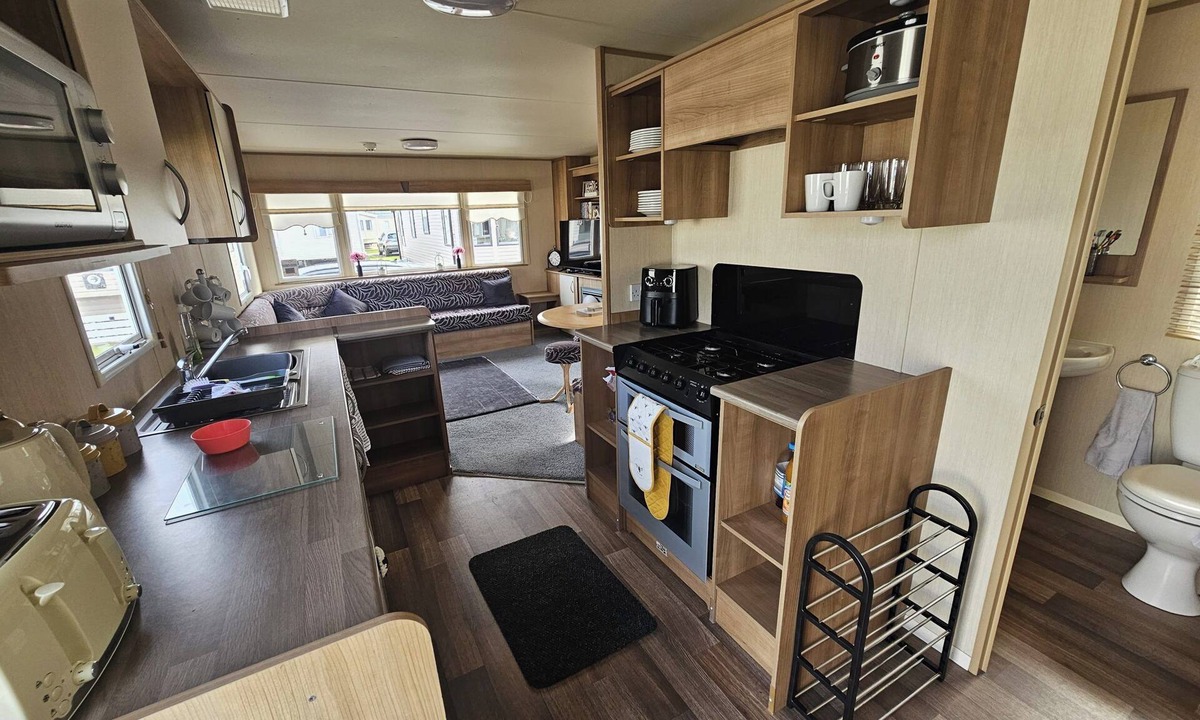 Towyn Ski Chalet | Ty Mawr Chalet Sleeps 6 With Fireplace