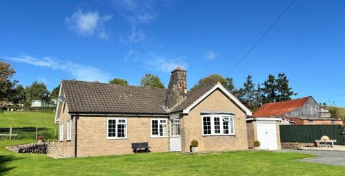 Llanfair Caereinion House | Ty Newydd