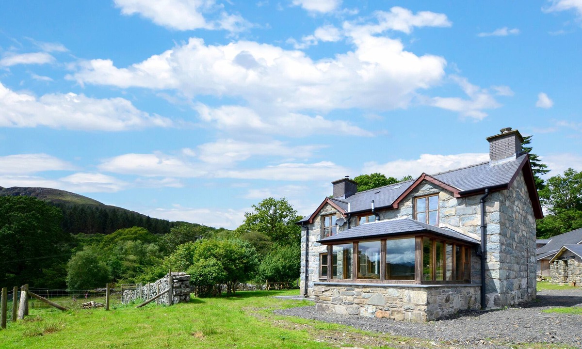 Ganllwyd House | Tyddyn Bwlch - Three Bedroom House, Sleeps 8