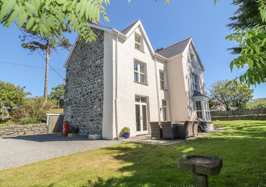 Talybont House | Tyddyn Goronwy