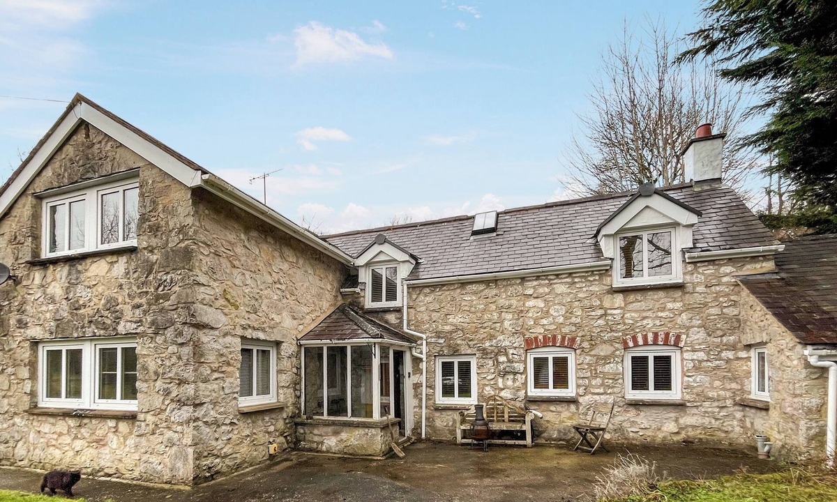 Mold Cottage | Tyn Y Celyn - UK48801