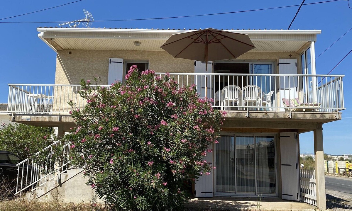Gruissan Plage Ski Chalet | Typical air-conditioned chalet for 6-8 people located 150m from the beach