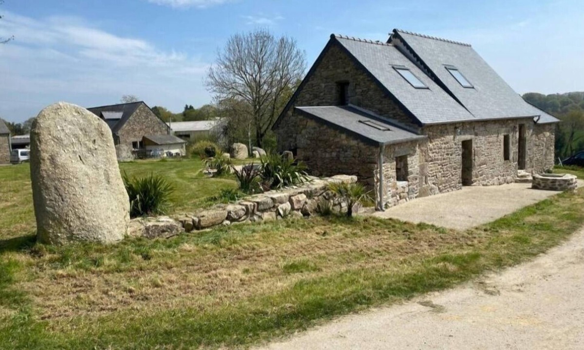 Saint-Gilles-Pligeaux House | Typical Breton farmhouse in the heart of the Argoat region. Go green!