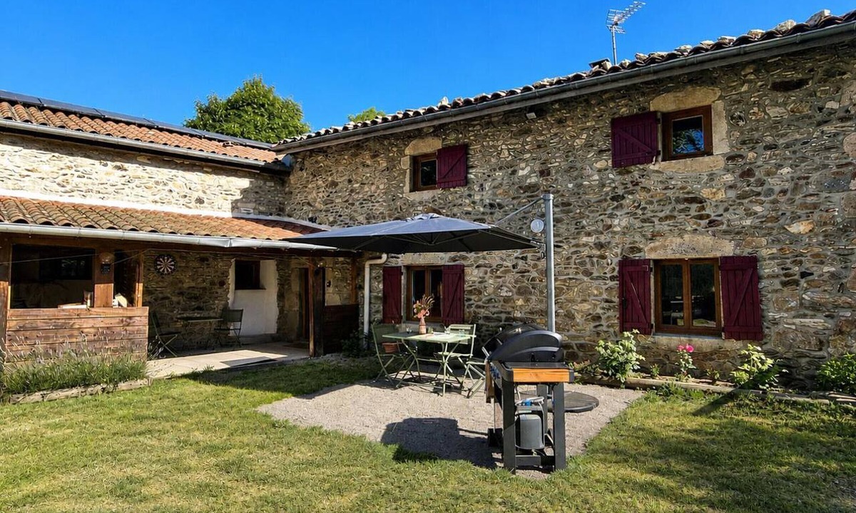 Chalmazel-Jeansagniere Cottage | Typical house, pets welcome - 6 guests