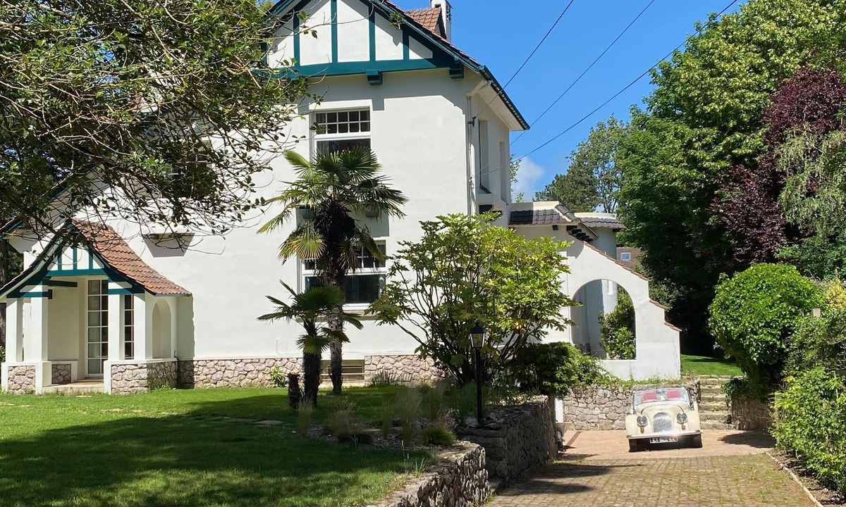 Le Touquet-Paris-Plage House | TYPICAL TOUQUETTOISE VILLA 10/12 PEOPLE EDGE OF THE FOREST