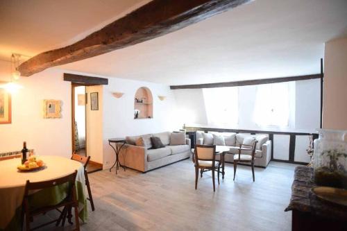 Quartier Sainte-Avoye Apartment | Typical Marais 3 bedroom - Beaubourg