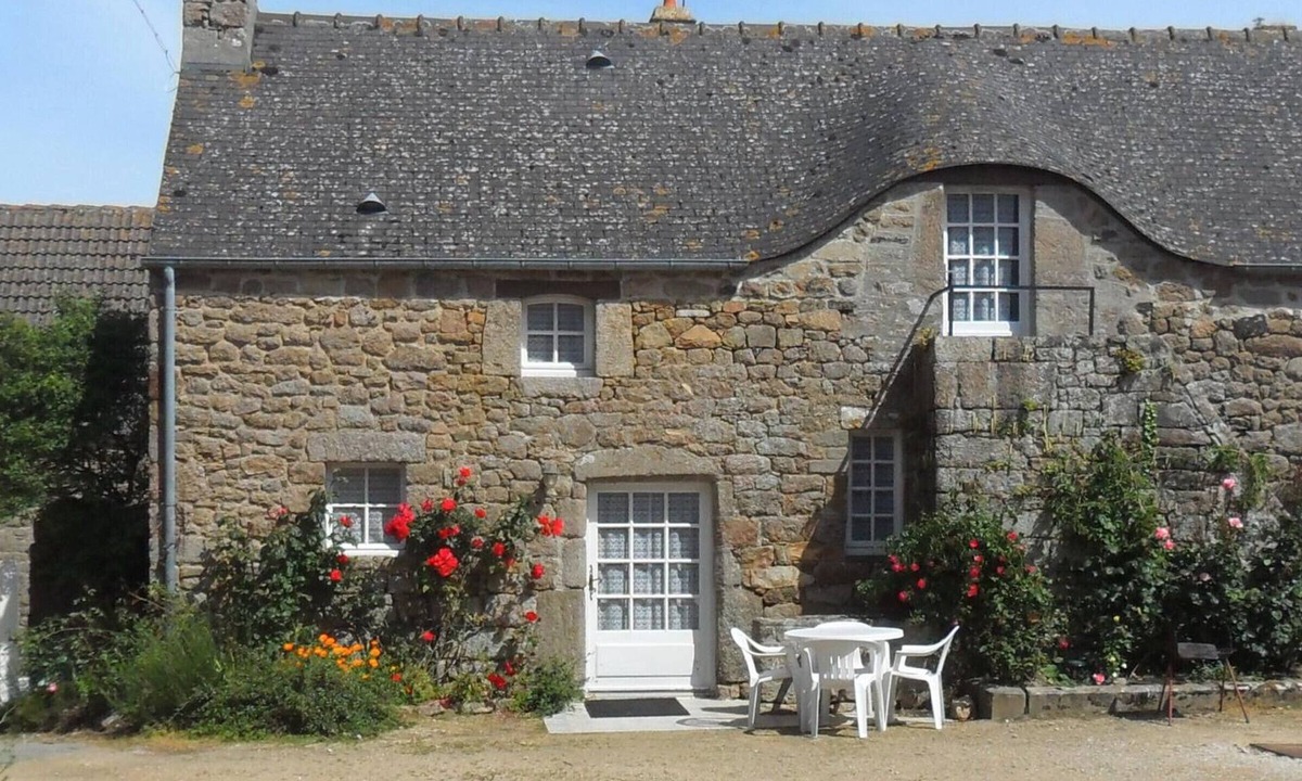 Vrasville Cottage | Typical Normandy house 4 people, pets allowed, parking, near the sea