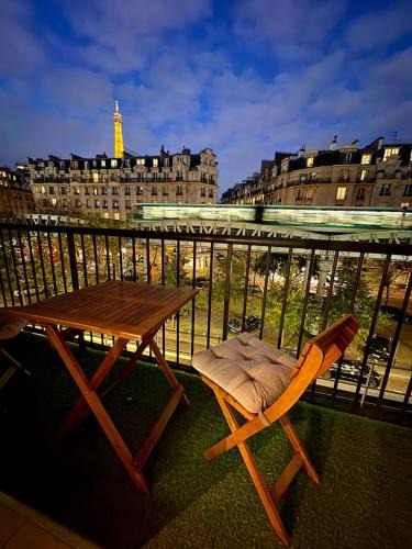 Grenelle Apartment | Typical Parisian apartment with balcony, Eiffel Tower