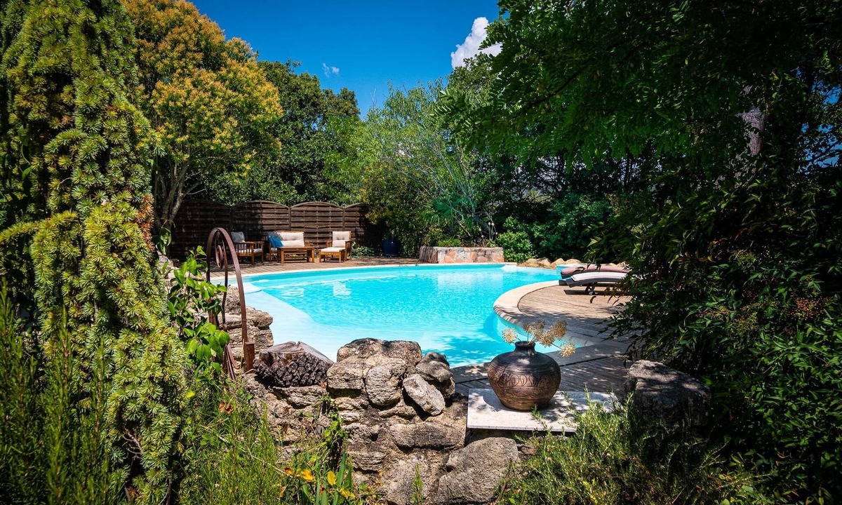 Volx Villa | Typical Provencal villa, pool, luxurious amenities