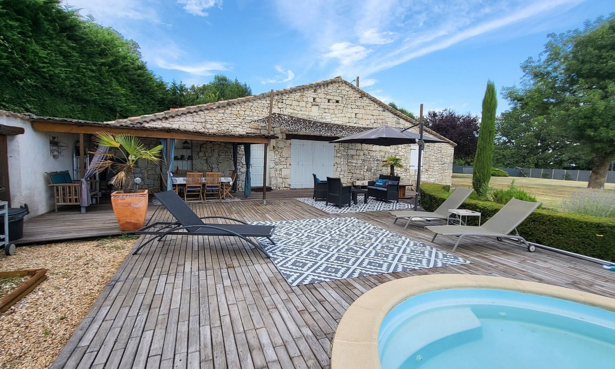 Montaigu-de-Quercy House | Typical Quercy single storey house, with heated pool