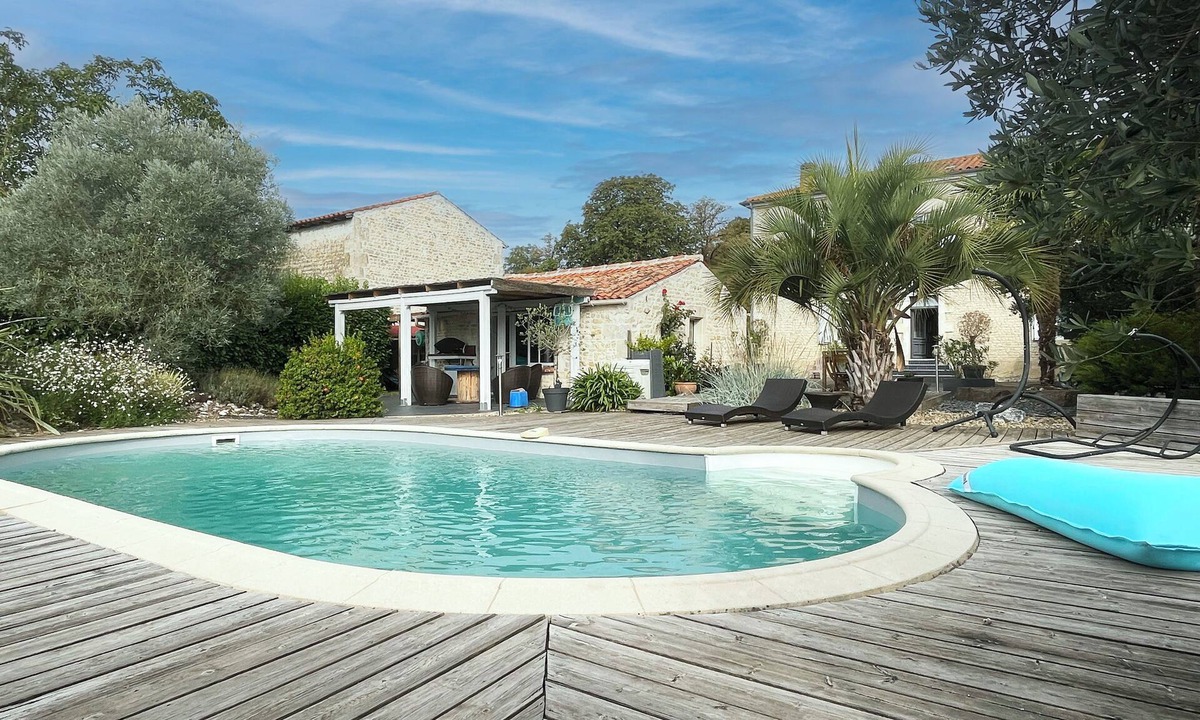 Doix-les-Fontaines House | Typical Vendée house. For a peaceful, family-friendly stay!
