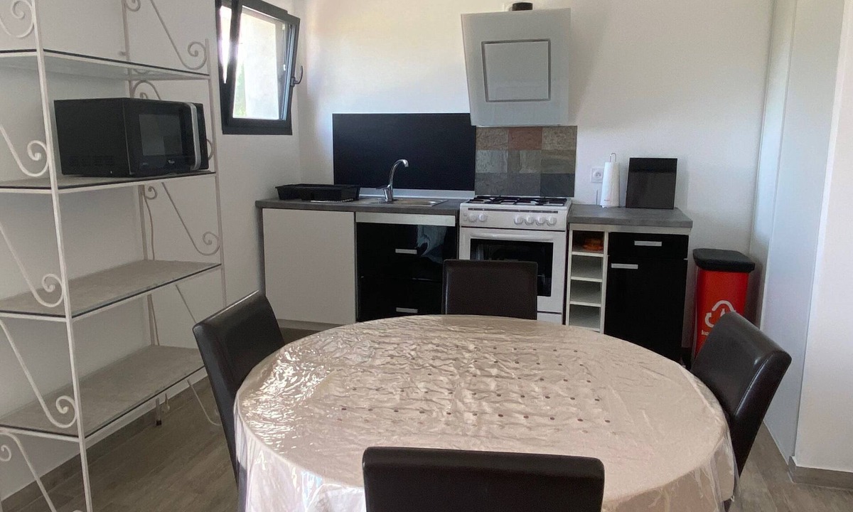 Aleria Apartment | U PRIMU - Spacious, quiet apartment Aléria