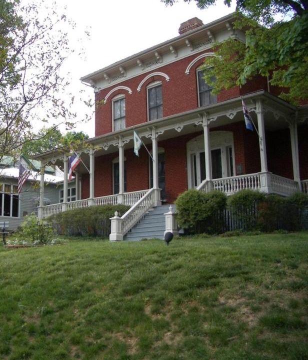 Staunton Bed & Breakfast | Ubon Thai Victorian Inn & Restaurant