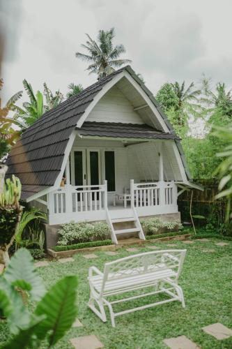 Ubud Bed & Breakfast | Ubud White Cottage