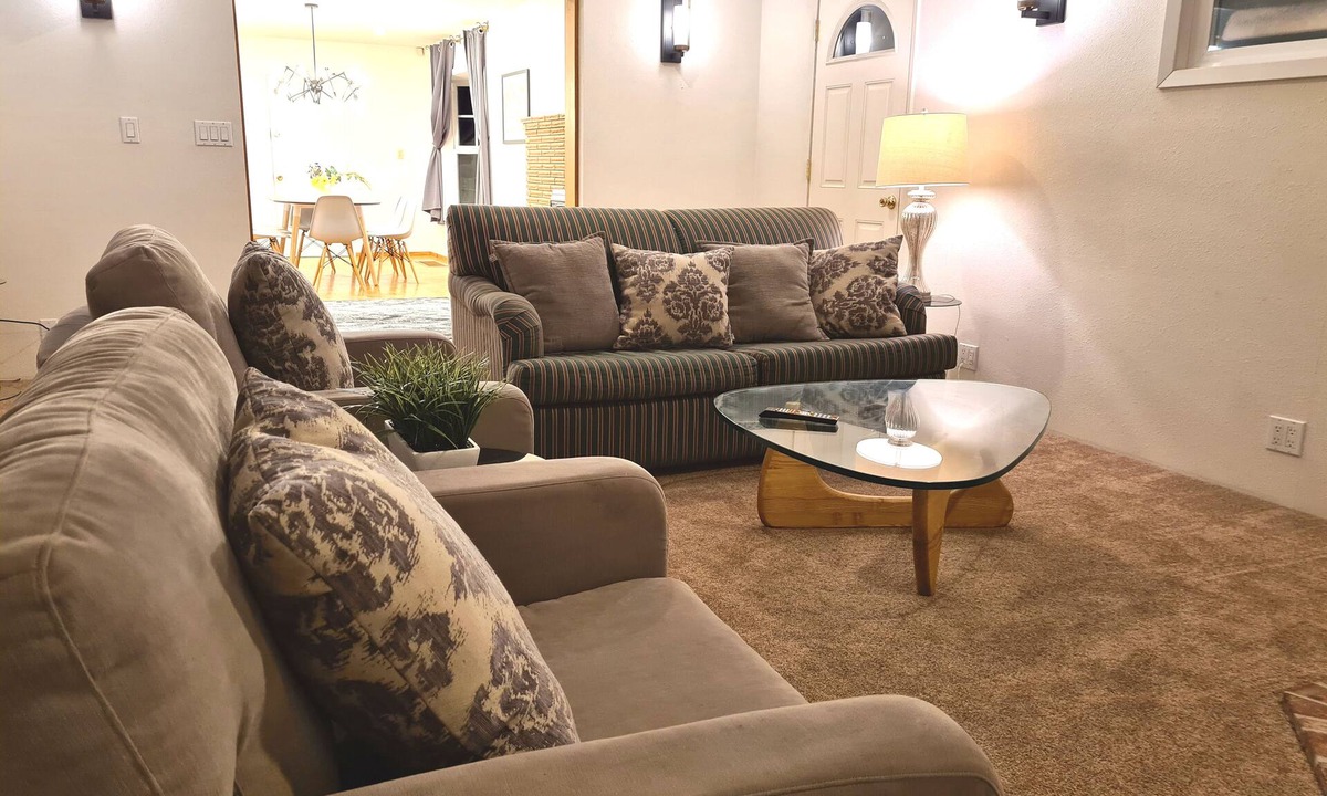 Davis House | UC Davis 5 bedrm/3 bathrm 2000+ sqft quiet house