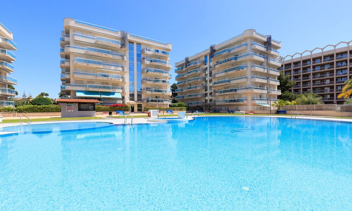 Salou City Centre Apartment | UHC LARIMAR - Fantastic family apartment with swimmingpool