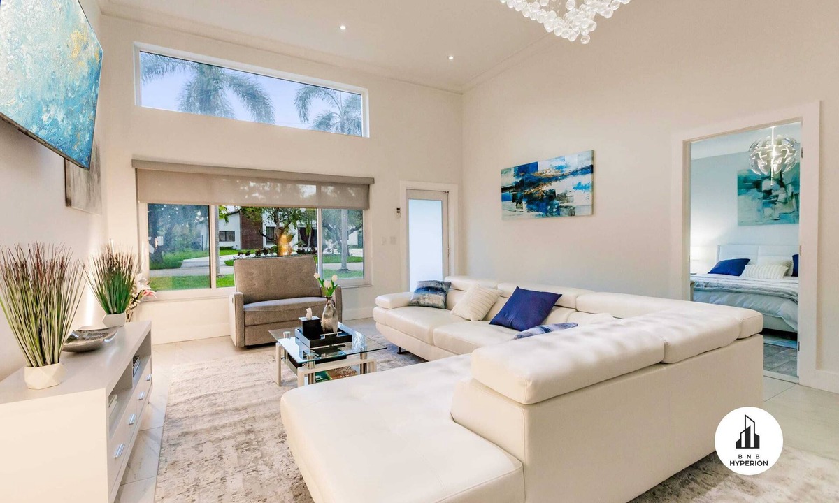 Ojus House | Uhost AI | 5BR Miami Oasis | Pool & Hot Tub
