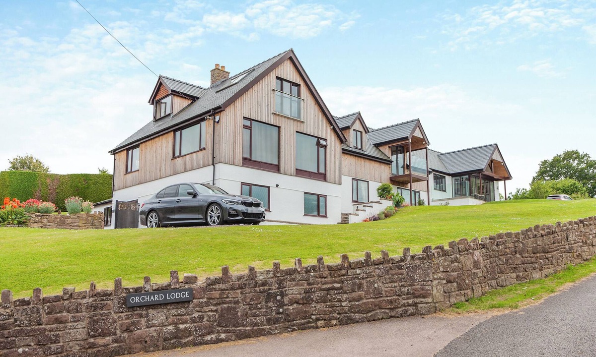 Lydney Cottage | UK46790 - Orchard Retreat