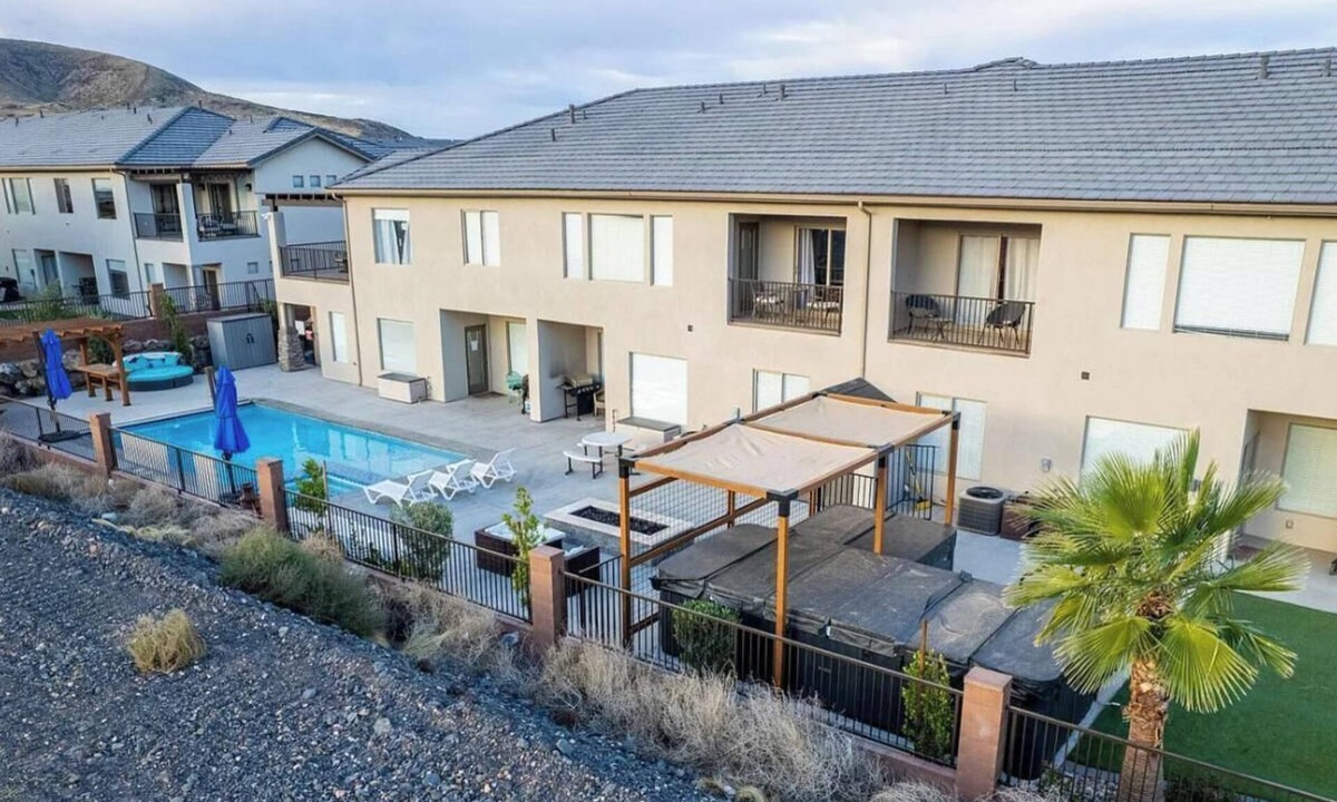 Hurricane House | Ultimate 10BR 28-Guest Getaway-Zion Area