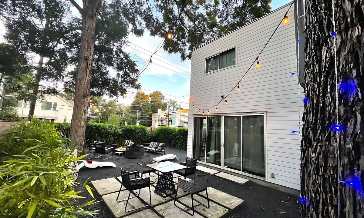 East Cesar Chavez House | Ultimate 10BR Group Getaway—6min to Rainey Street
