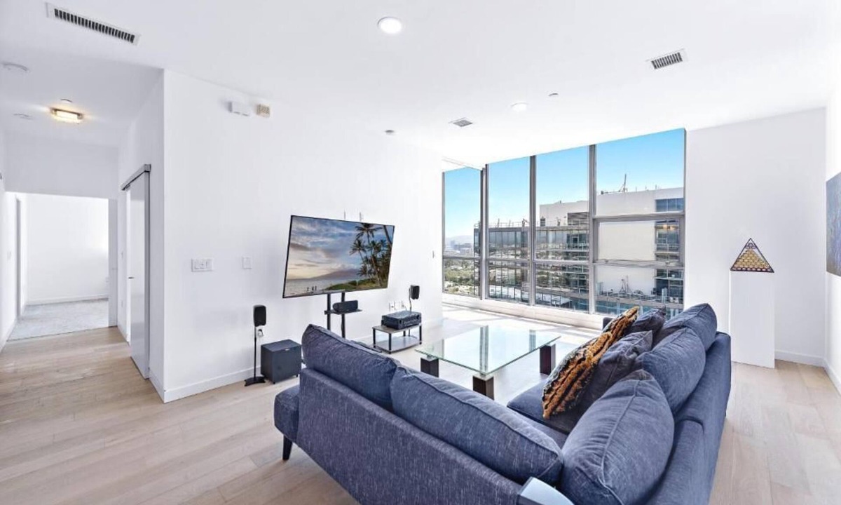Santa Ana Apartment | Ultimate 25th-Floor Retreat – Unmatched City & Mountain Views