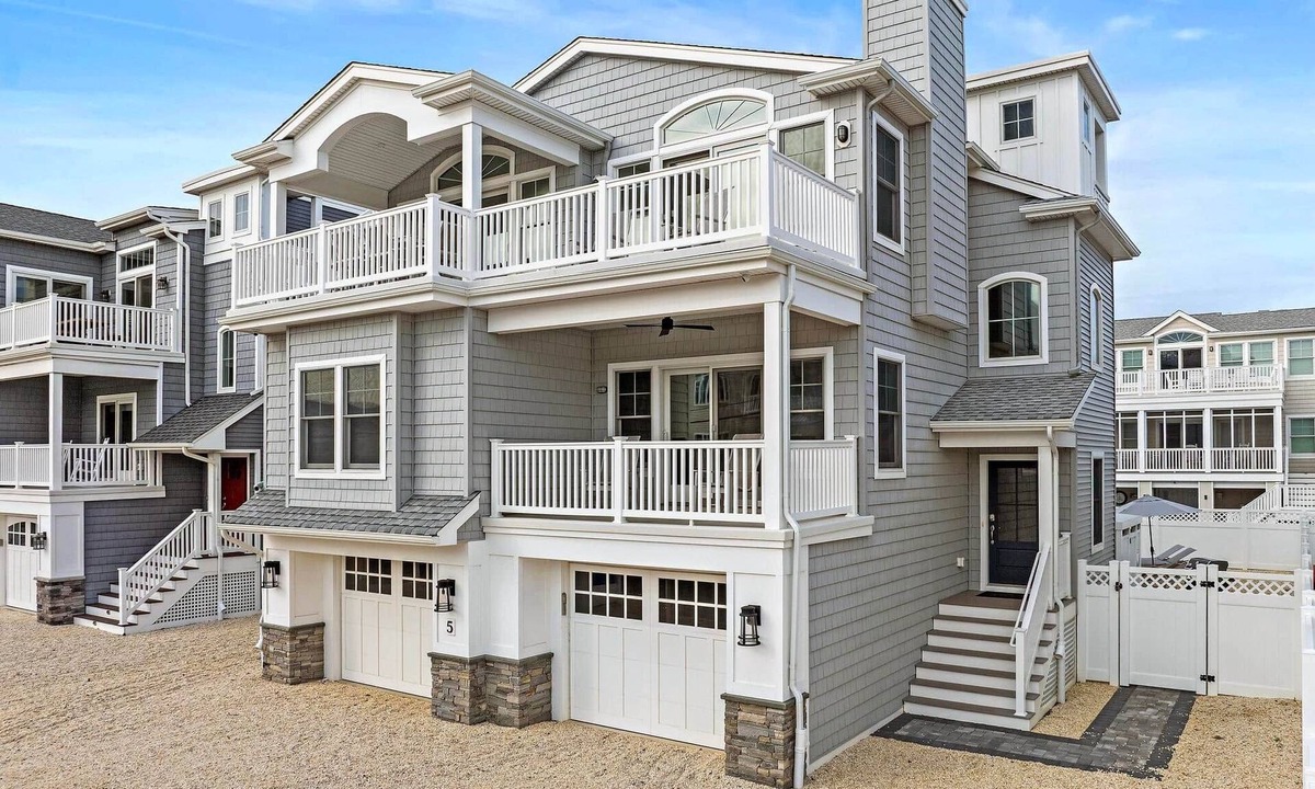 Holgate House | Ultimate Beach Getaway