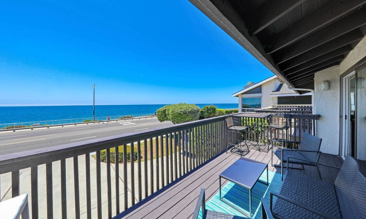 Carlsbad House | Ultimate Beach House for Your Next Vacay~50 feet from the Beach!