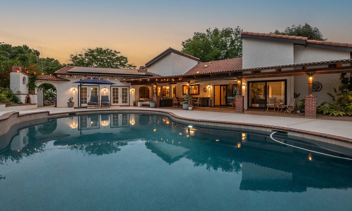 Lake Hodges House | Ultimate Escape: GameRoom, EV Charger, Pool & Spa