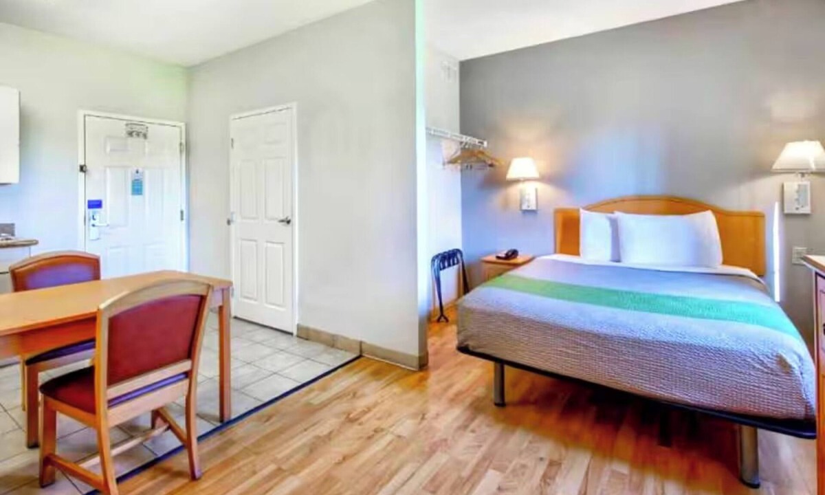 Sulphur Apartment | Ultimate Family Base: Rooms with 2 Full Beds, Kitchenette for Long Term Stays