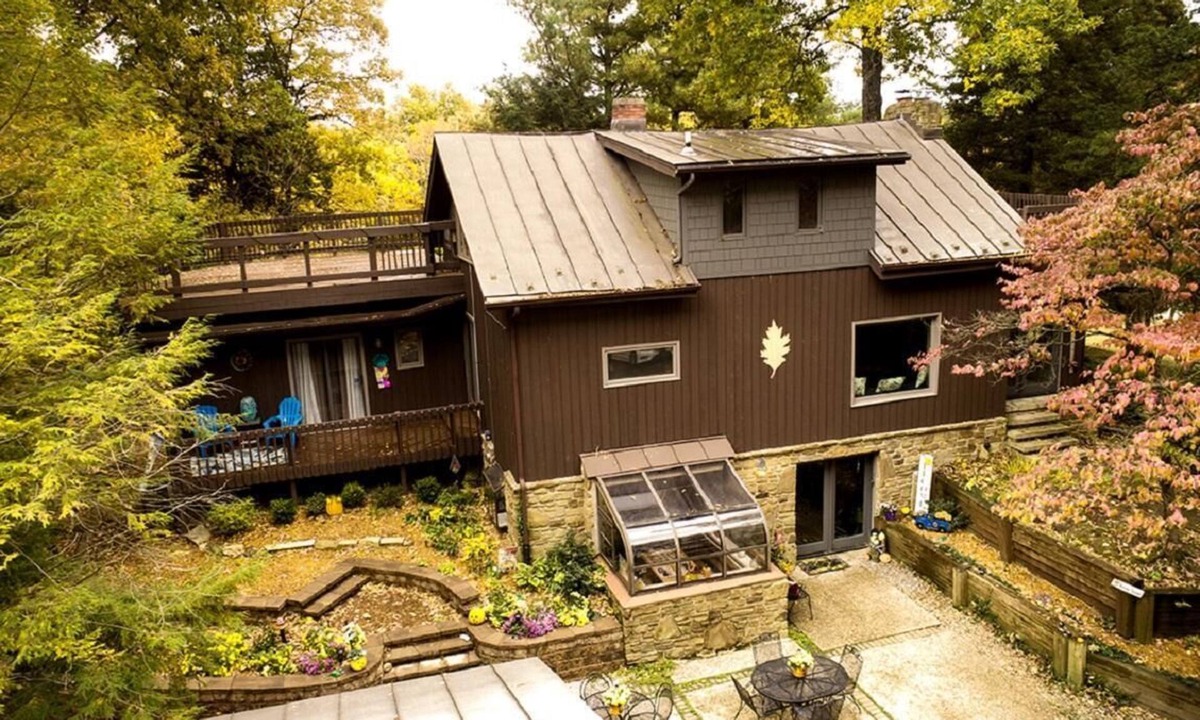 Helmsburg House | Ultimate Family Getaway | Hot Tub, Pond, Trails & Games 4BR, 3.5BA