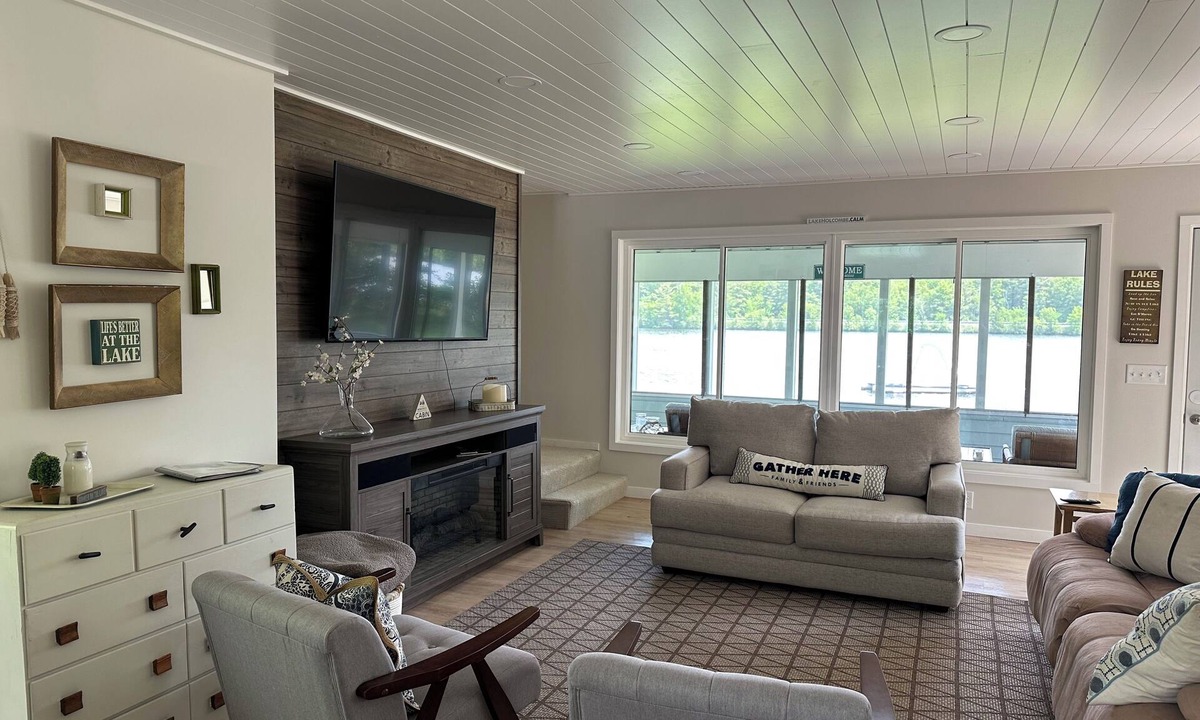 Holcombe House | Ultimate Family Lake Retreat w/Swim Slide, Sandy bottom, and Bar/TV Lounge