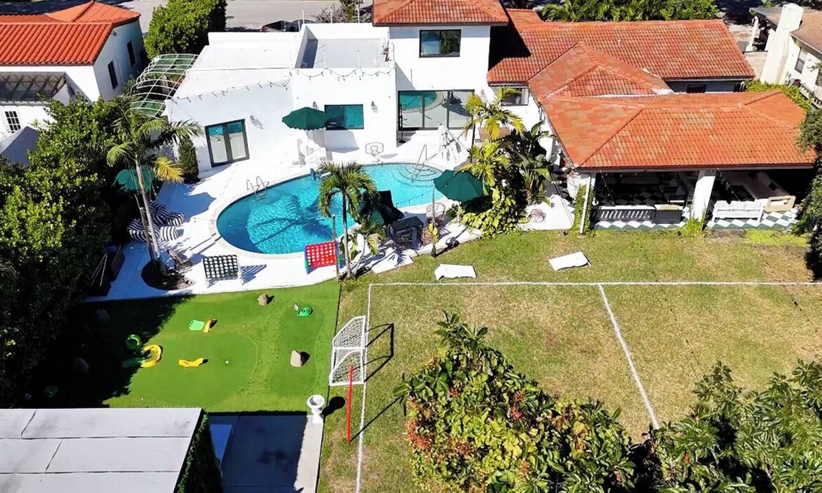 Coral Way Villa | Ultimate FIFA Villa W/Soccer Field, Pool, Sauna, Games & Concierge Services!