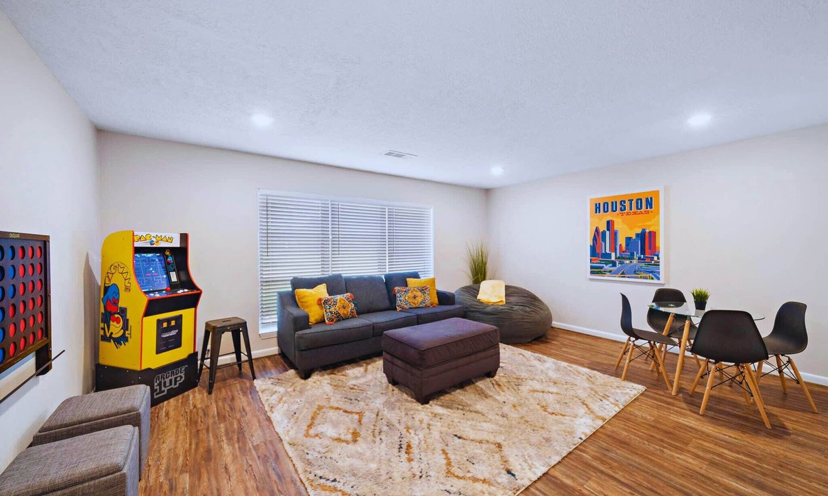 Deer Park House | Ultimate Fun Escape:Pool |Arcade|Fire Pit Seating