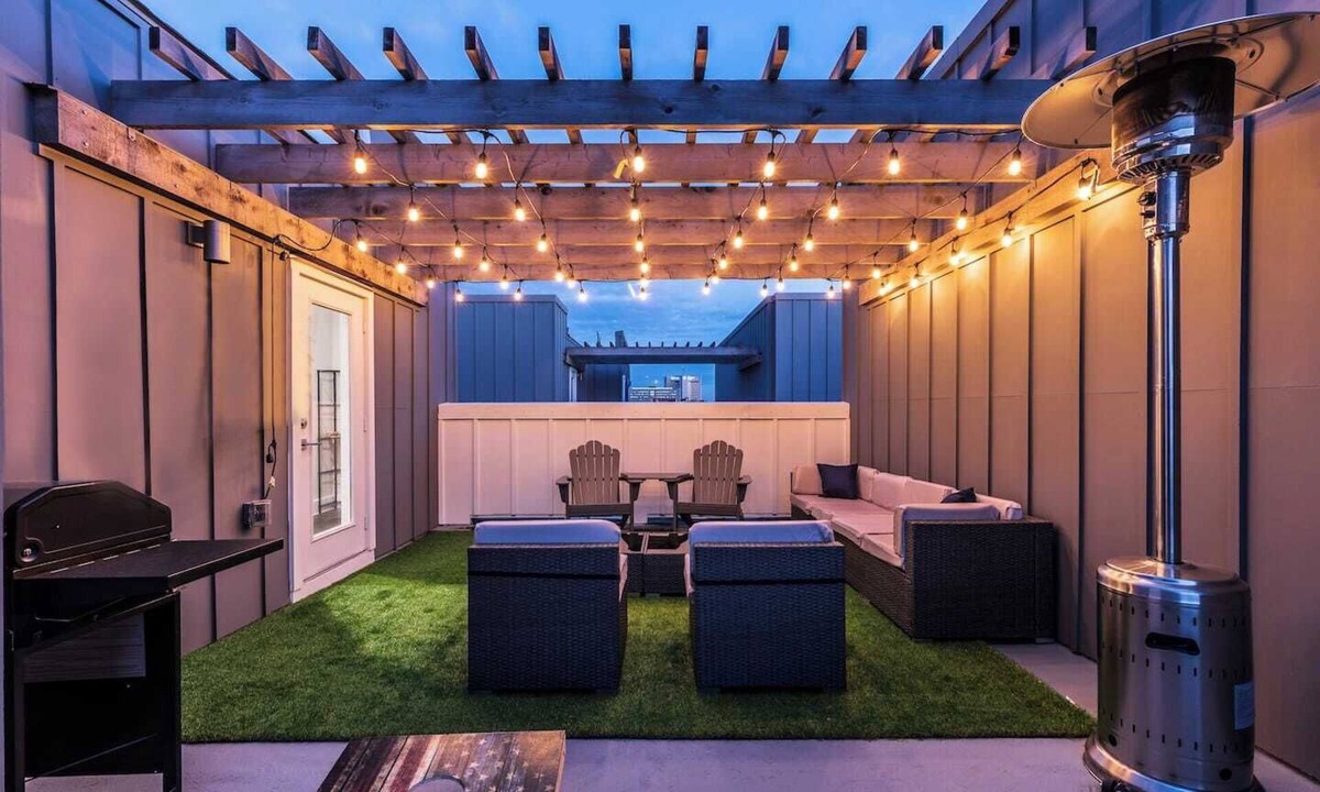 Old East Dallas House | Ultimate Game House with Rooftop Terrace