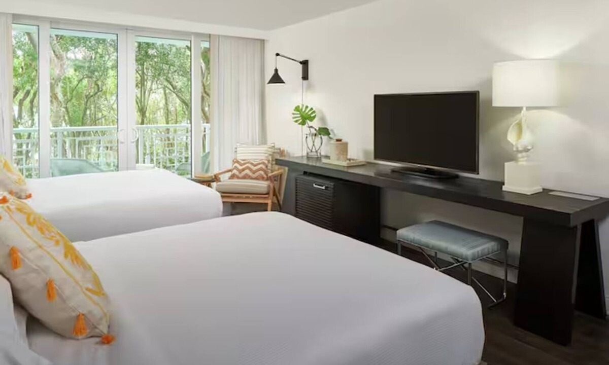 Rock Harbor Resort | Ultimate Getaway! Private Beach Access, & Pool