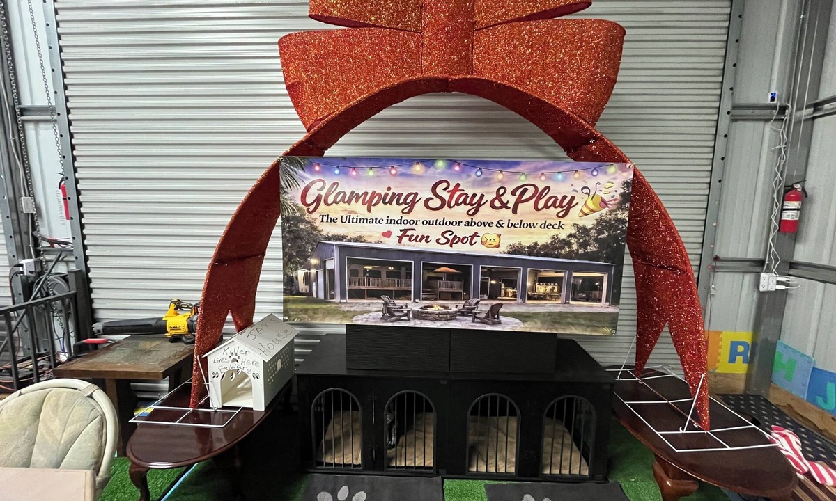 Ridge Manor House | Ultimate Glamping Stay & Play Fun Spot