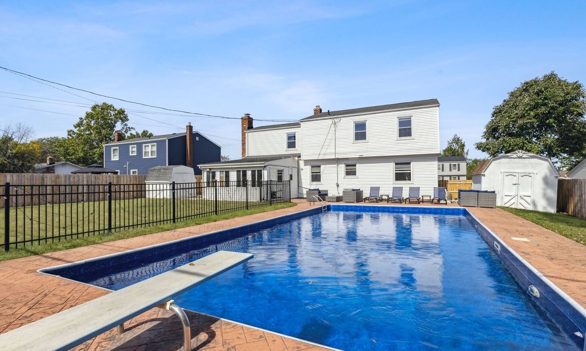 Parma House | Ultimate Group Escape , Heated Pool - 12 Guests