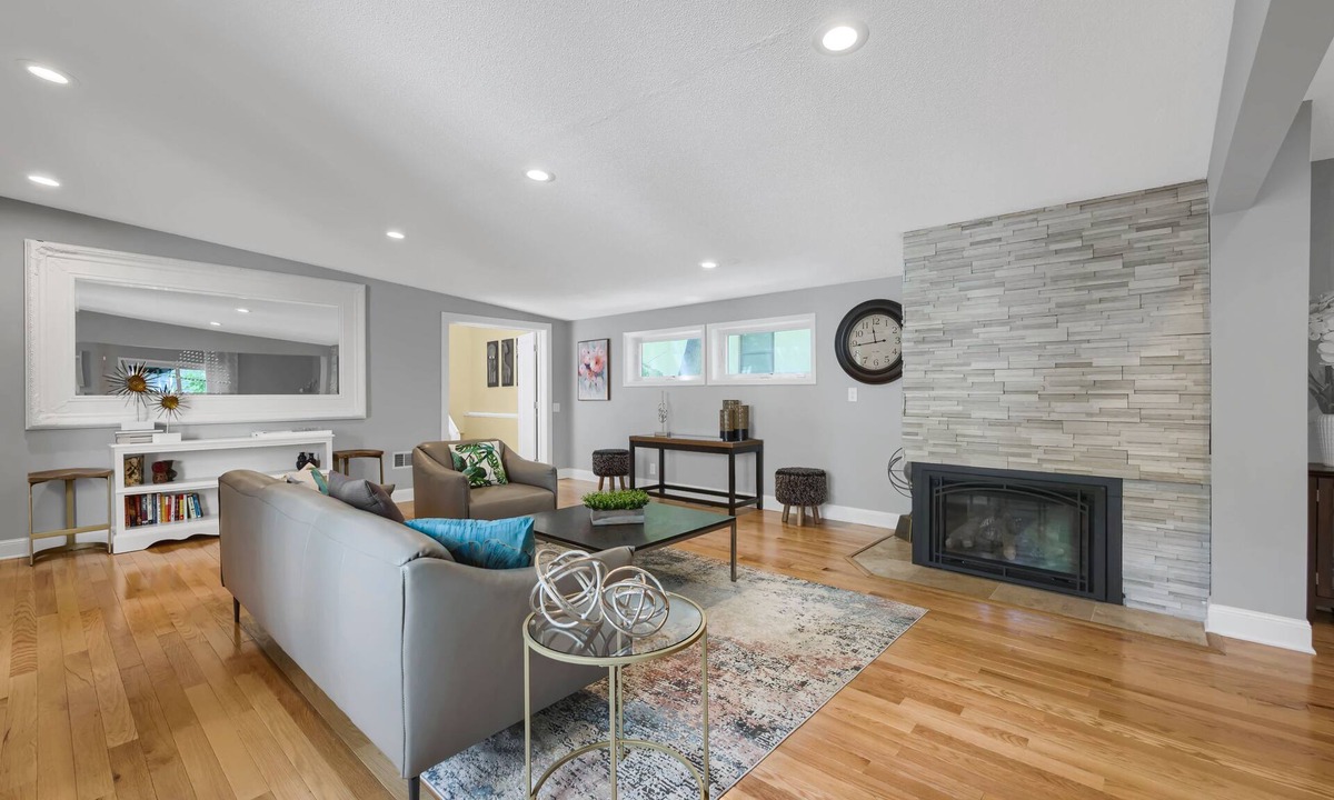 Downtown Minneapolis House | Ultimate Group Retreat: Designer 5BR Escape & City Views