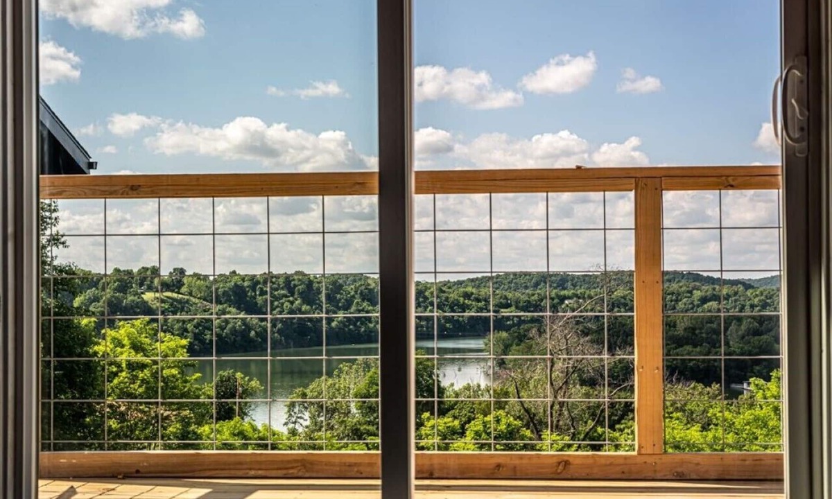 Springdale House | Ultimate Hikers and Bikers Pit Stop to Clean up and Wind Down (no cleaning fee)