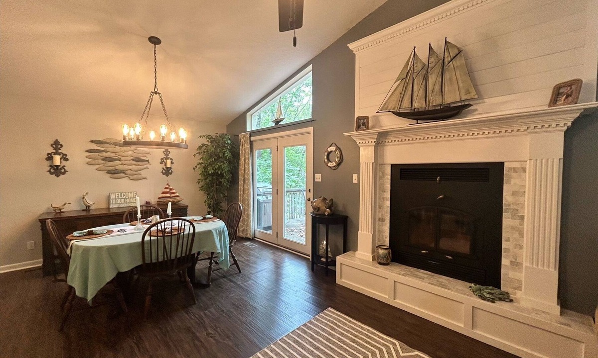 Quitman Cottage | Ultimate lakeside retreat at the charming Kings Place Cottage!