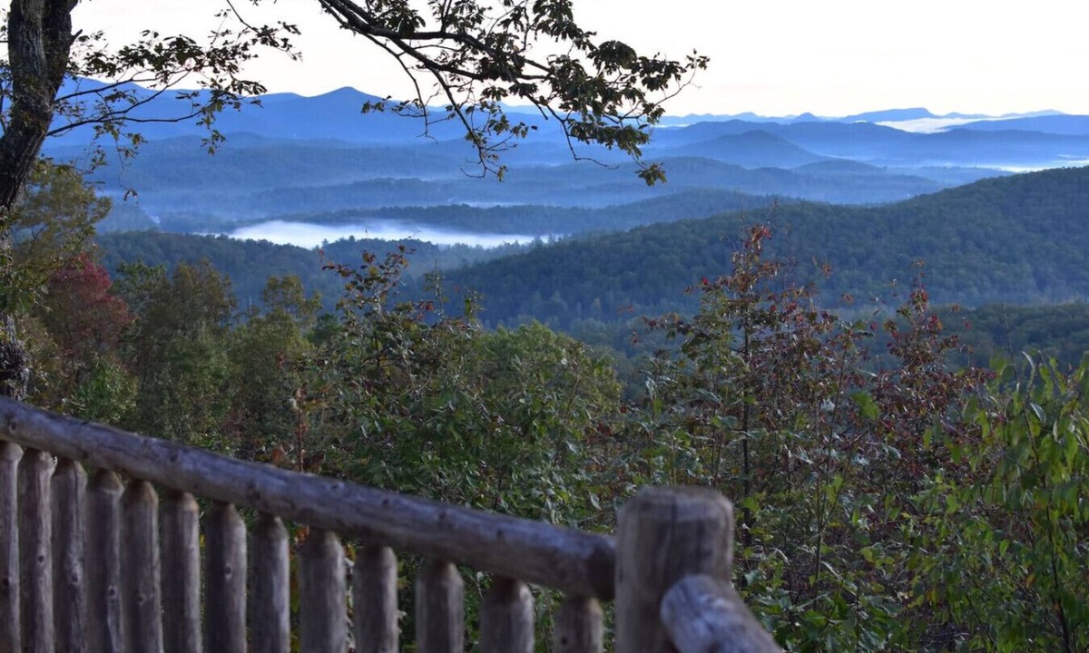 Helen Cabin | Ultimate Log Cabin Experience with EPIC Breathtaking Views