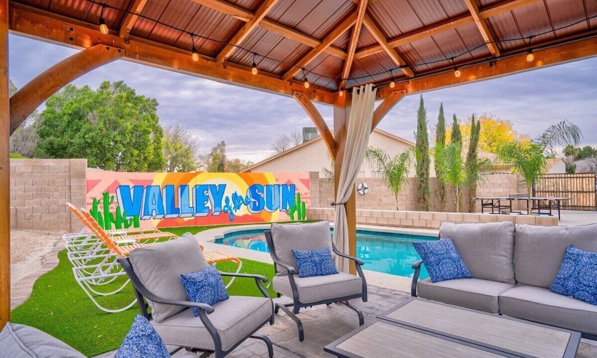 Glendale House | Ultimate PLAYcation Walk to Bruno Mars Pool Spa