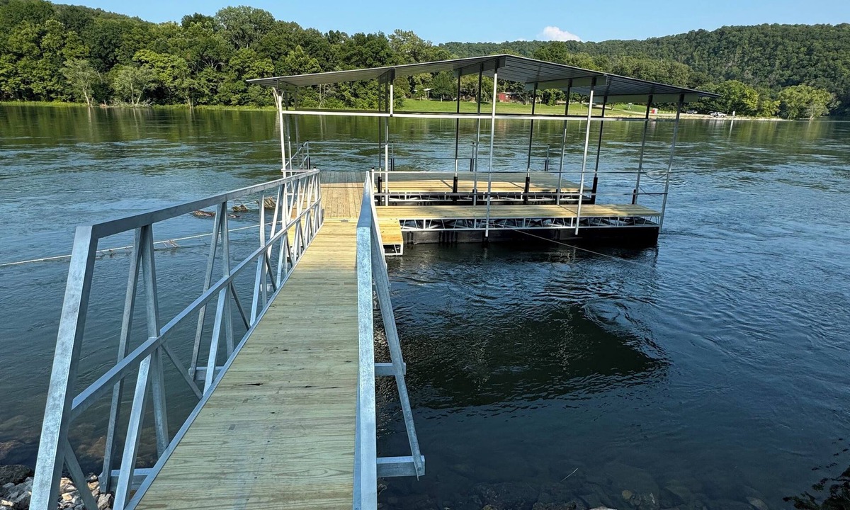 Flippin House | Ultimate Riverfront Stay Huge Dock + Prime Fishing Access