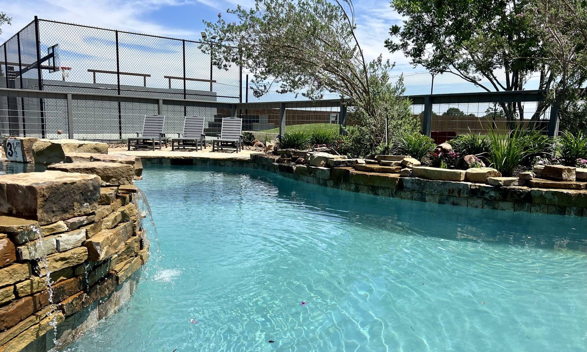 Katy House | Ultimate Upscale Sports Retreat Near Houston. n42 Comfortable Beds.